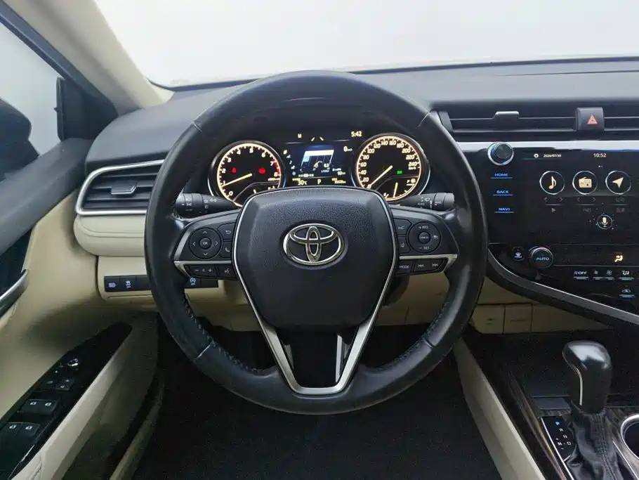 Toyota Camry 2020 — фото 15