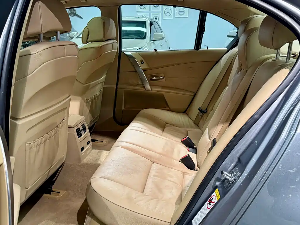 BMW 5 Series 2004 — фото 10