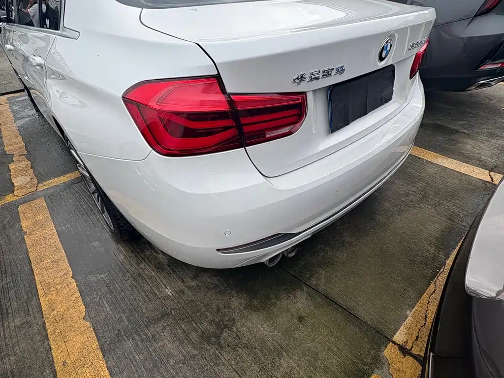 BMW 3 Series 2019 — фото 17