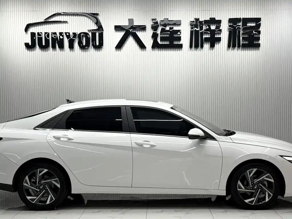 Hyundai Elantra 2024
