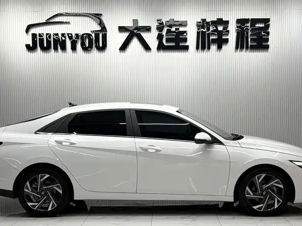 Hyundai Elantra 2024