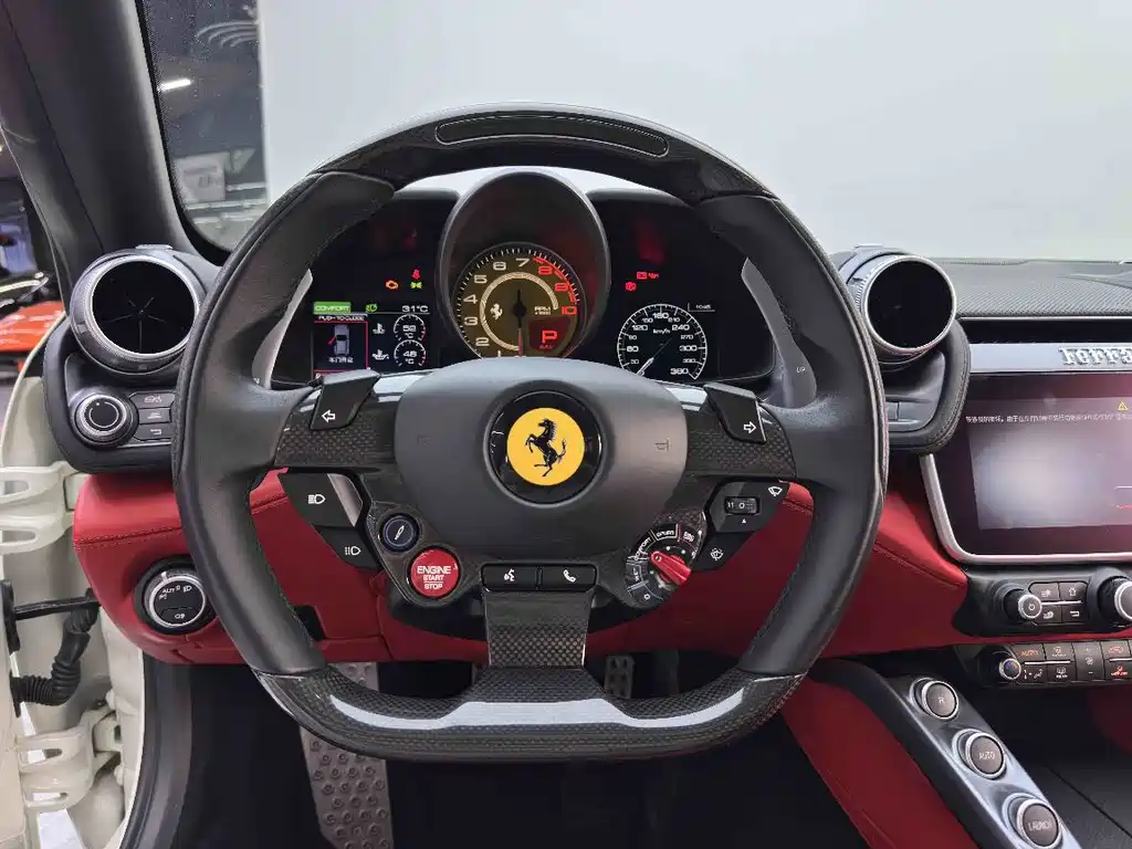 Ferrari GTC4Lusso 2019 — фото 16