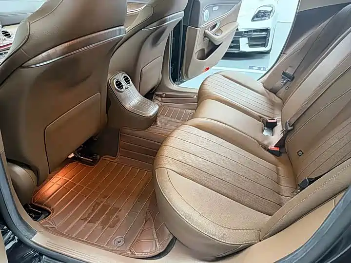 Mercedes-Benz E-Class 2022 — фото 12