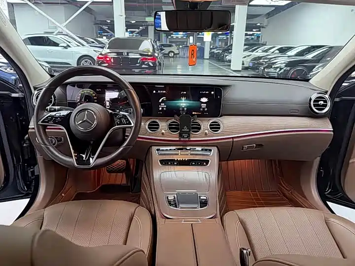 Mercedes-Benz E-Class 2022 — фото 11