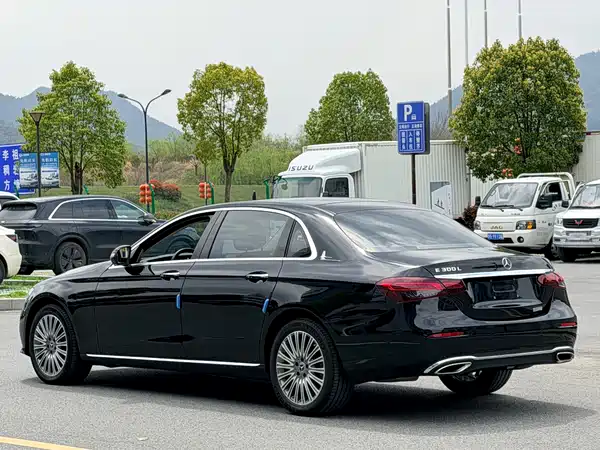 Mercedes-Benz E-Class 2023