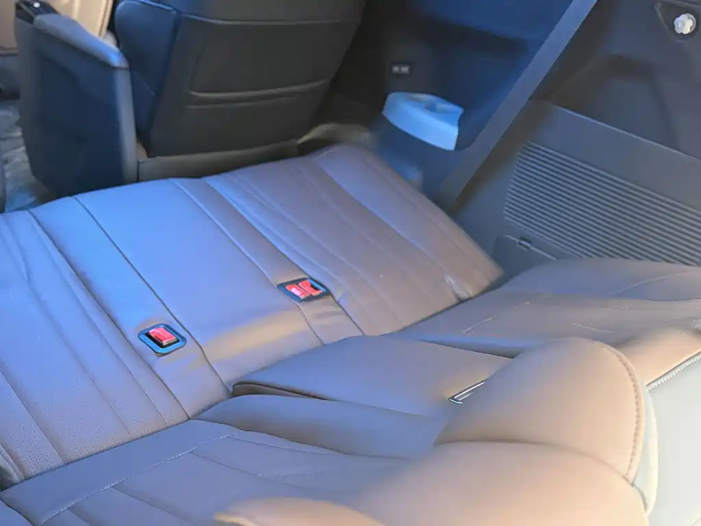 Toyota Granvia 2023 — фото 15