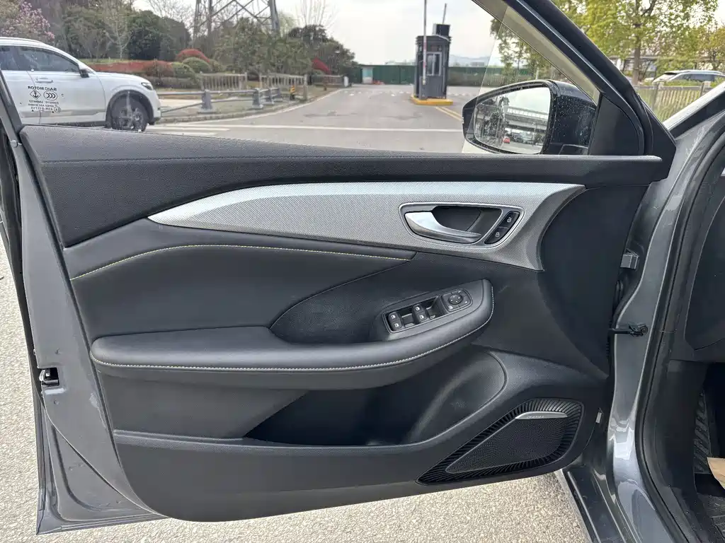 Roewe MAX 2021 — фото 10