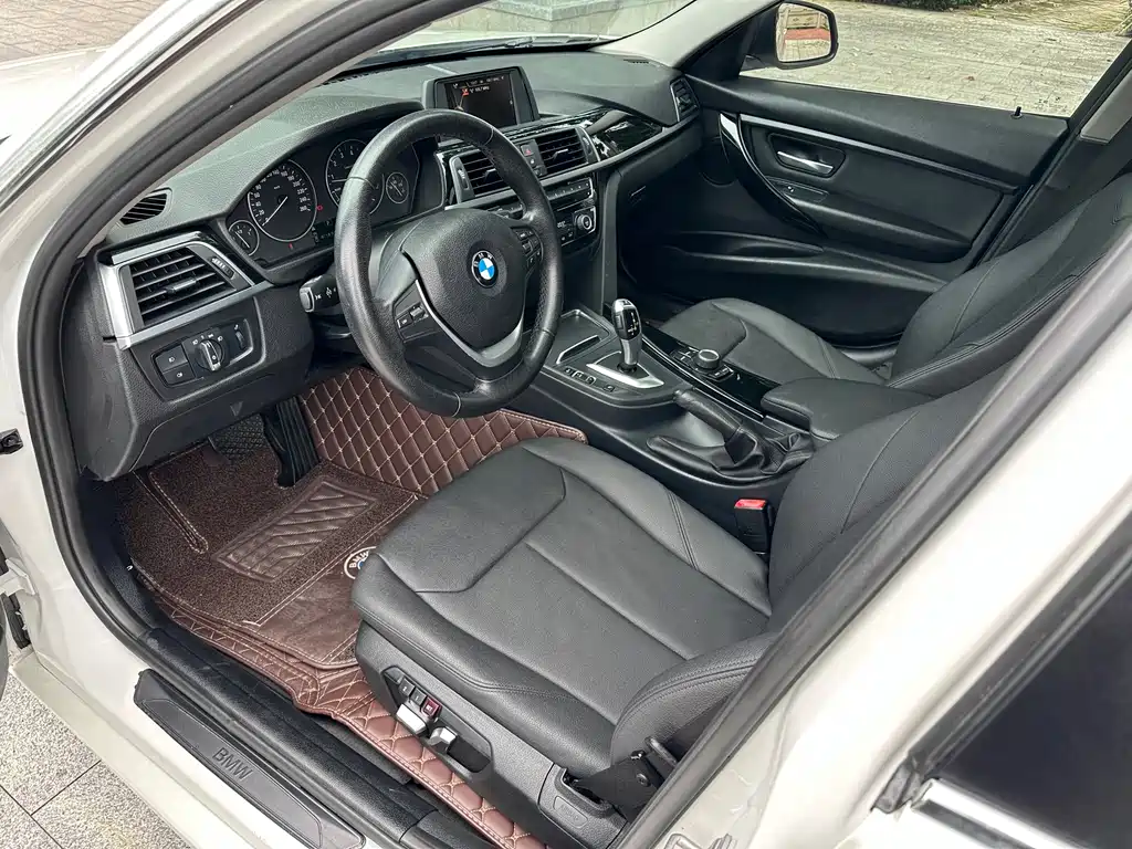 BMW 3 Series 2017 — фото 16