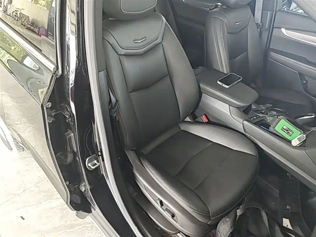 Cadillac XT6 2023 — фото 25
