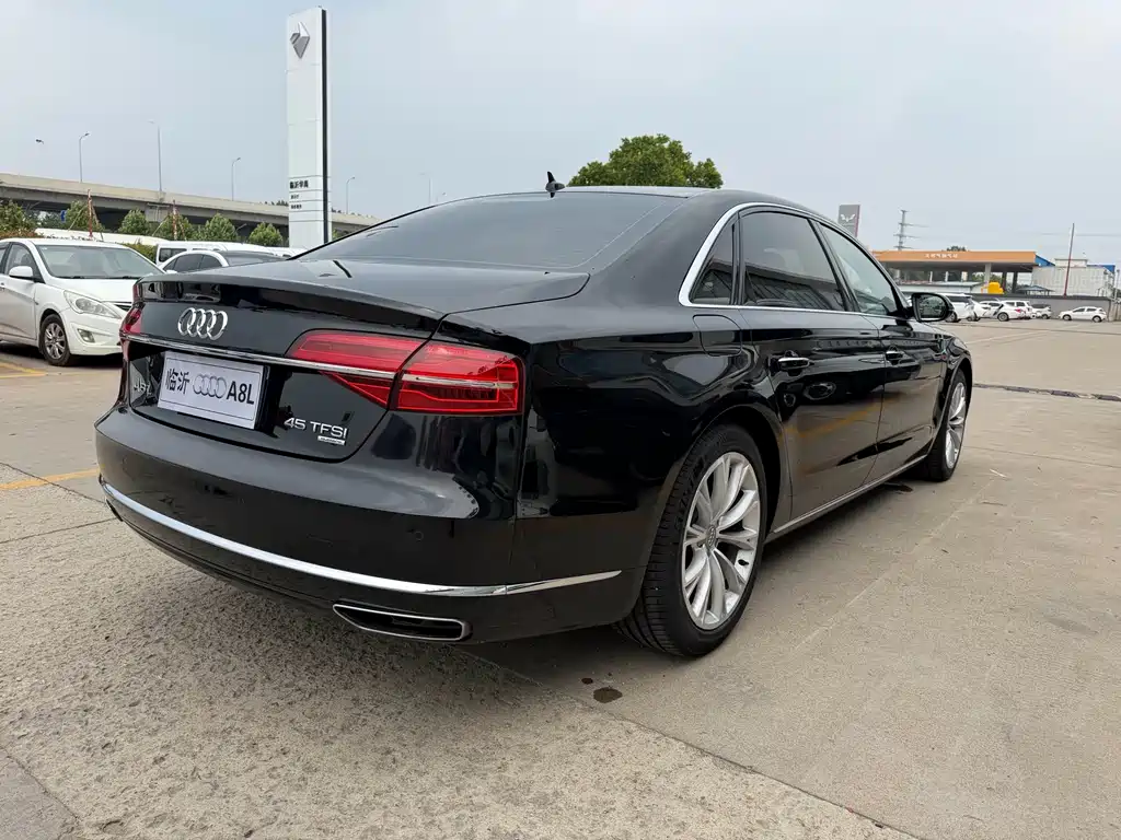 Audi A8 2017 — фото 3