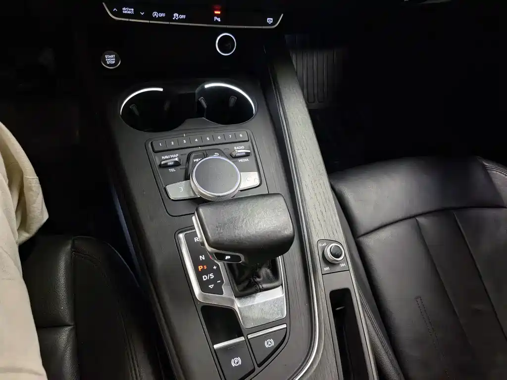 Audi A4L 2017 — фото 13