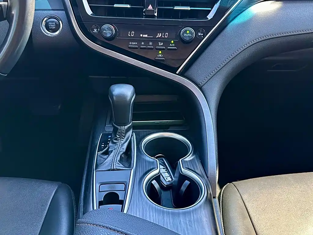 Toyota Camry 2023 — фото 12