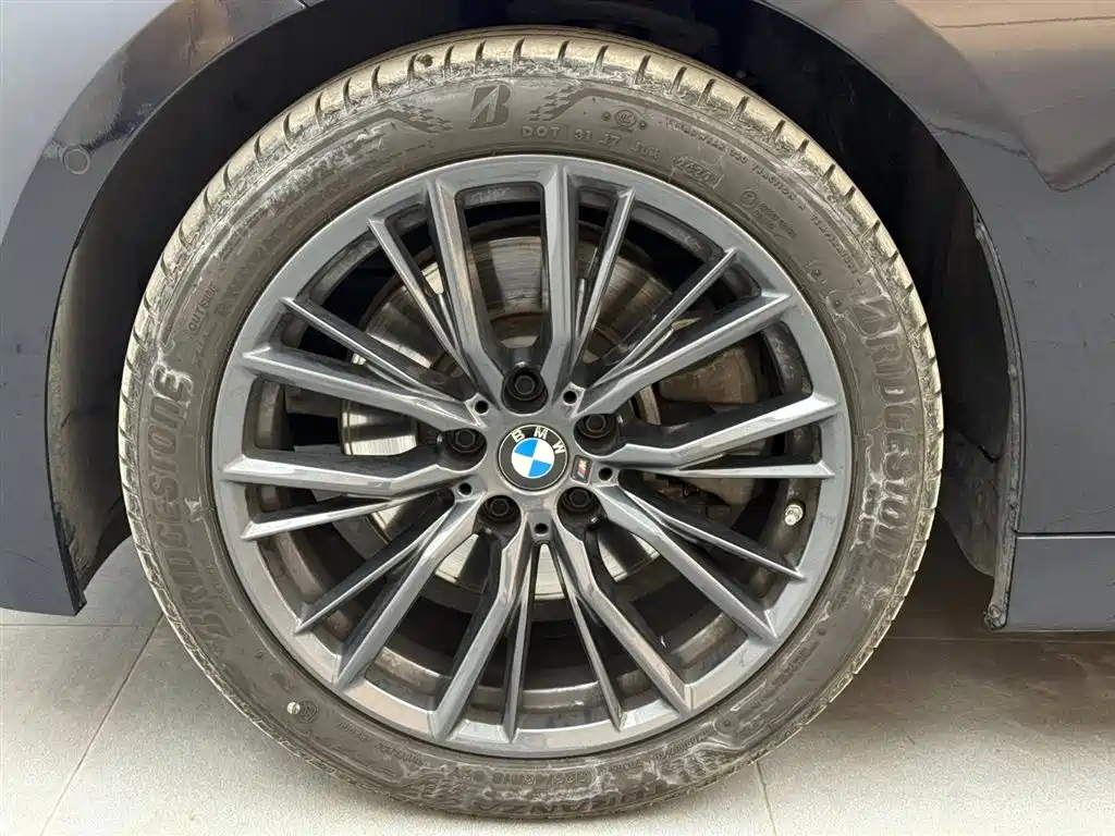 BMW 3 Series 2025 — фото 17