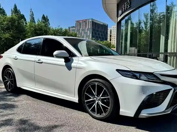 Toyota Camry 2022 — фото 3