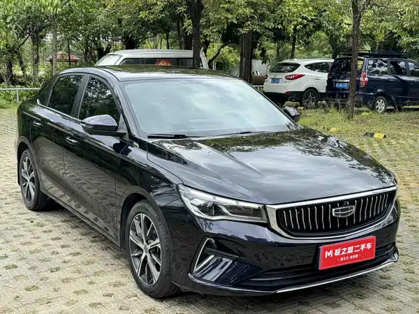Geely Emgrand 2022