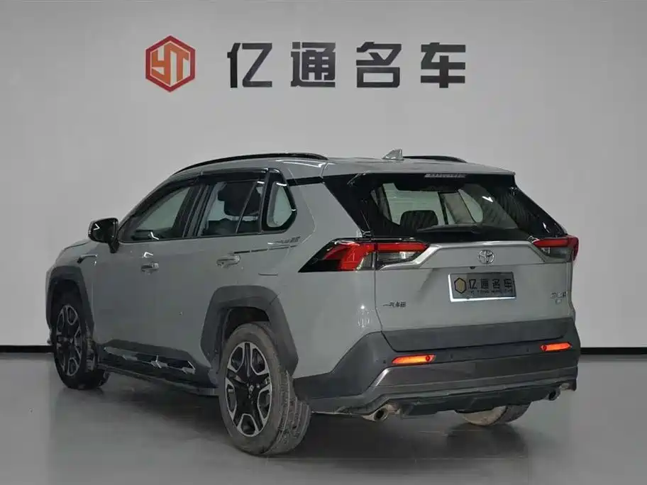 Toyota RAV4 2019 — фото 20