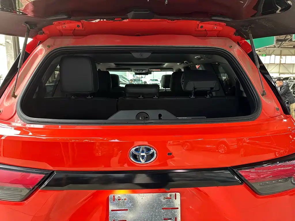 Toyota Sequoia 2023 — фото 16