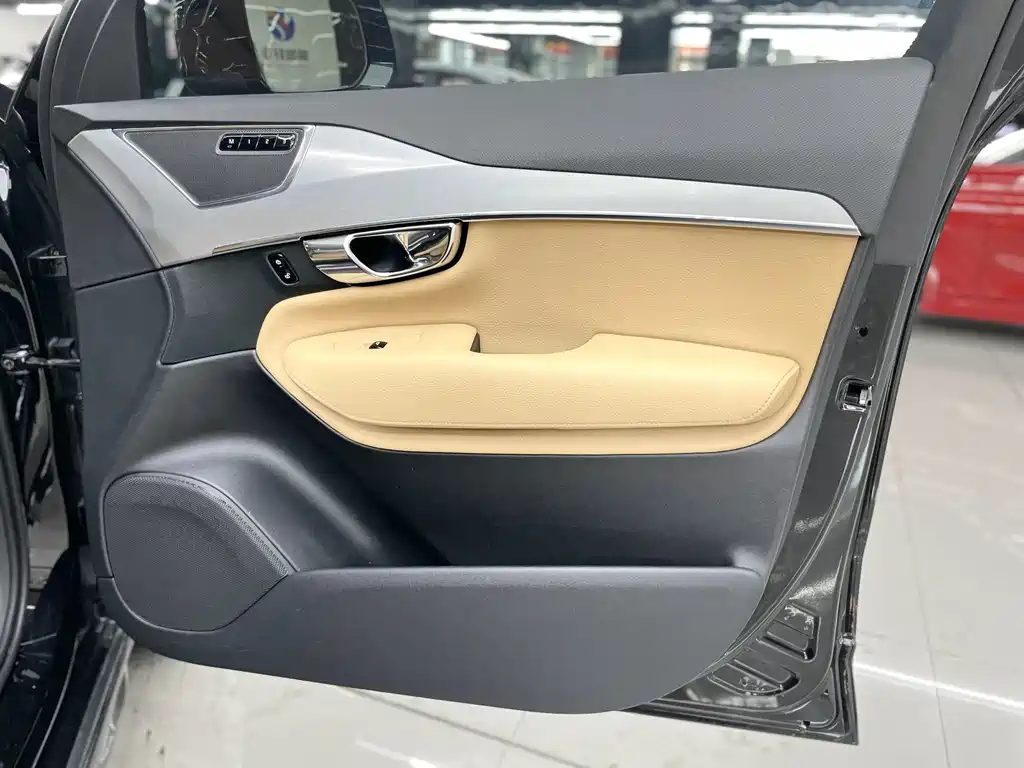 Volvo XC90 2017 — фото 17