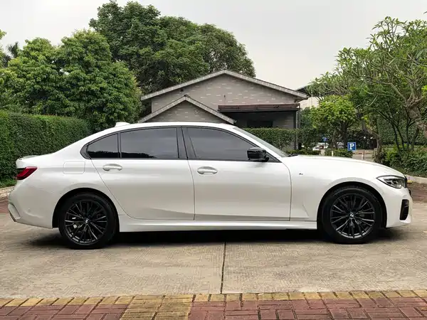 BMW 3 Series 2022