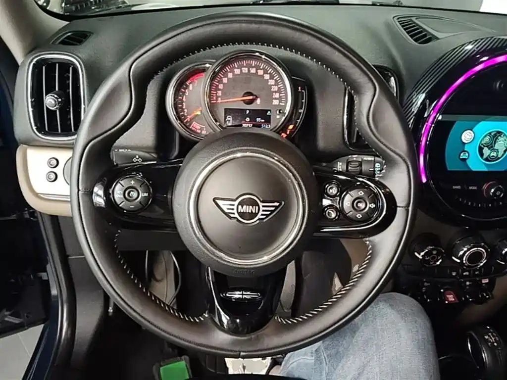MINI Countryman 2019 — фото 11
