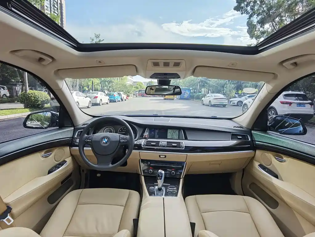 BMW 5 Series GT 2014 — фото 11