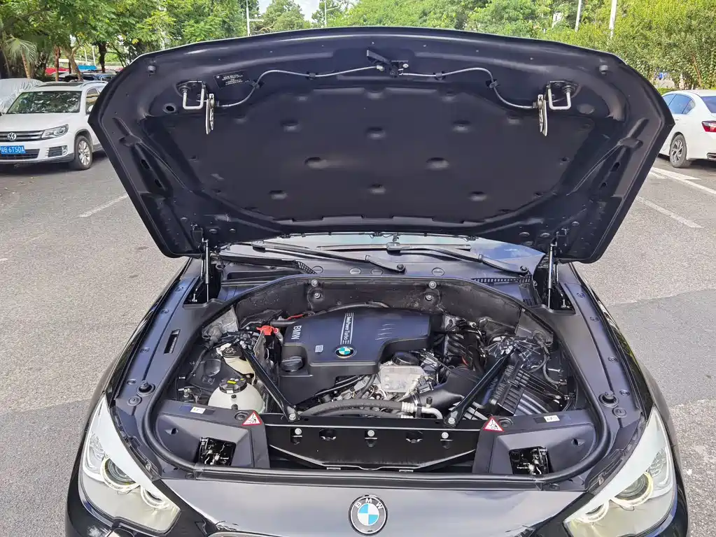 BMW 5 Series GT 2014 — фото 16