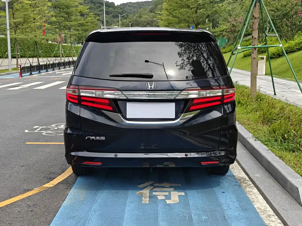 Honda Odyssey 2016 — фото 17
