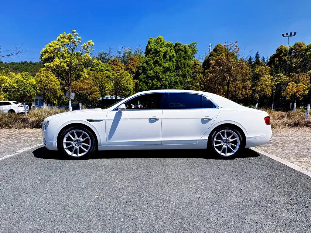 Bentley Flying Spur 2020 — фото 17