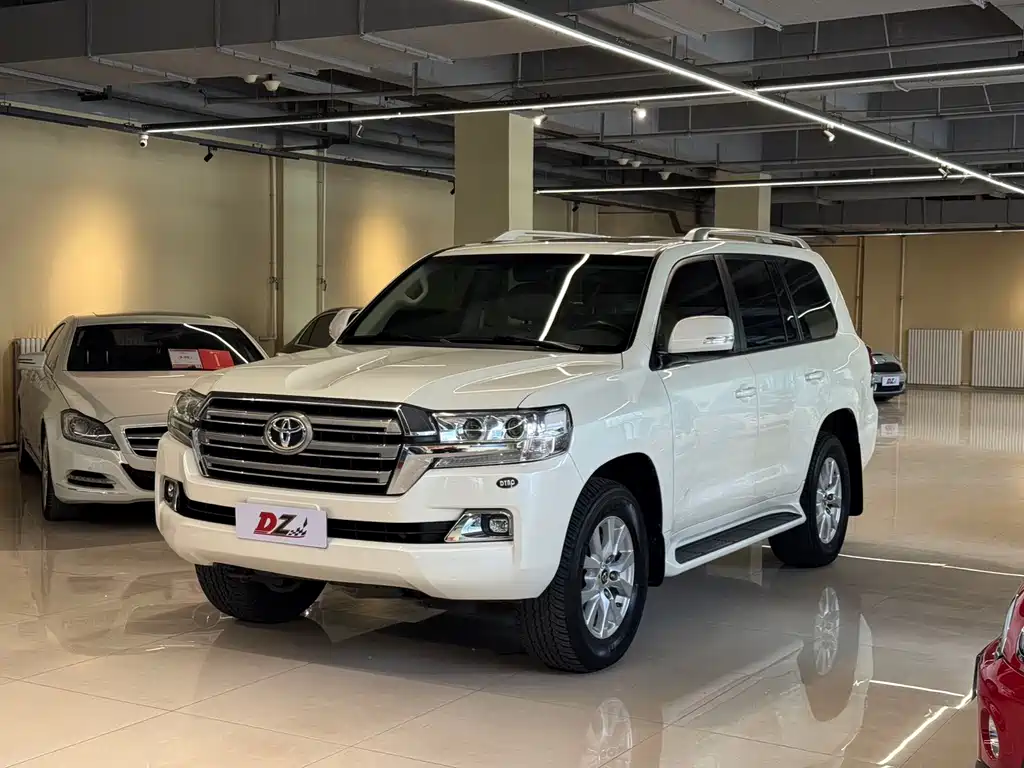 Toyota Land Cruiser 2018 — фото 1
