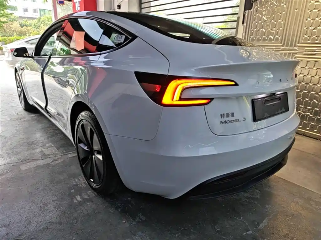 Tesla Model 3 2025 — фото 5
