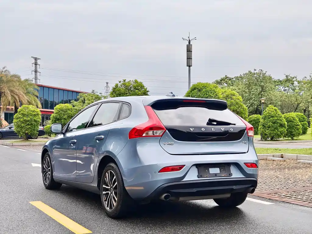 Volvo V40 2017 — фото 7