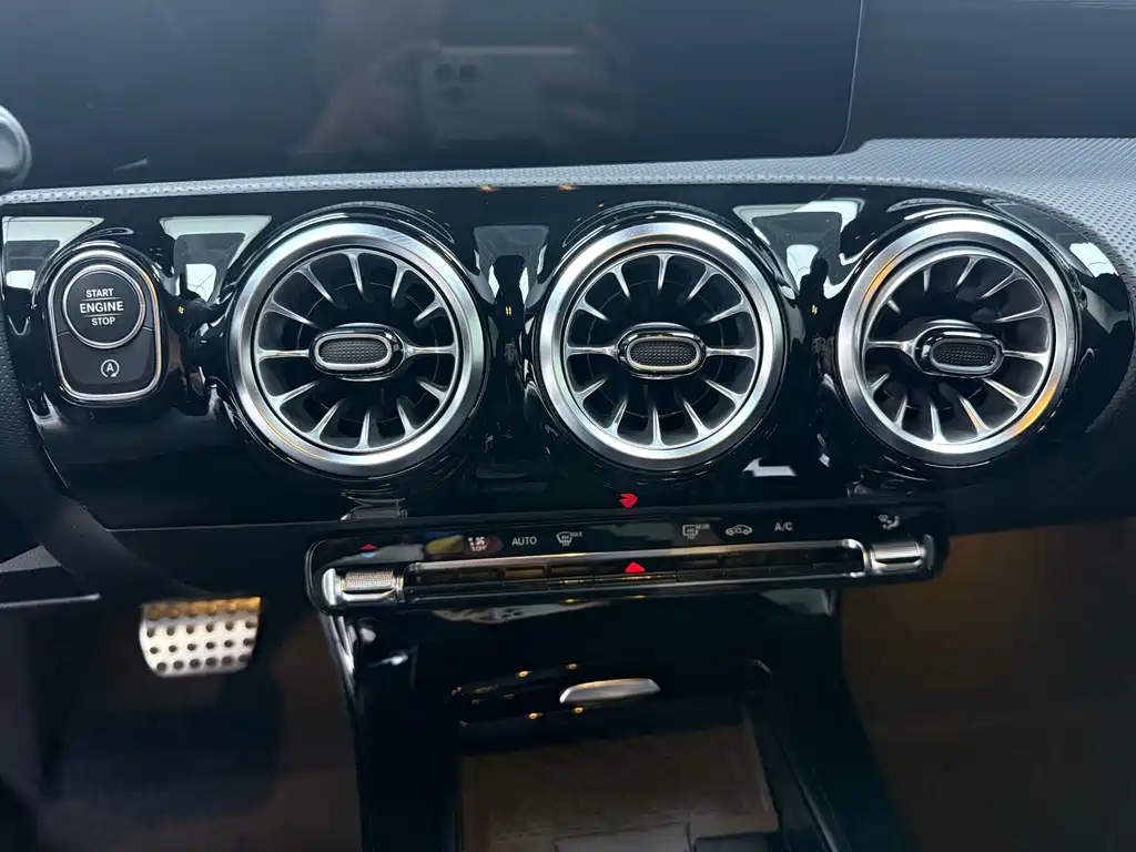 Mercedes-Benz CLA 2023 — фото 8