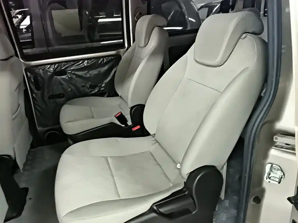 Wuling Hongguang V 2021 — фото 17