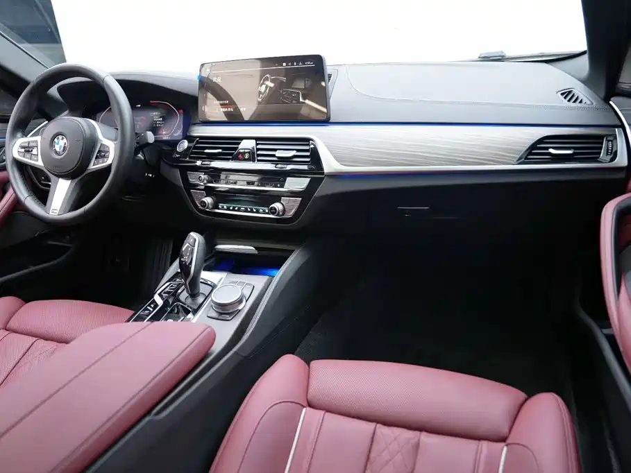 BMW 5 Series 2022 — фото 10
