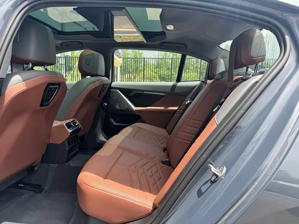 BMW i5 — фото 11