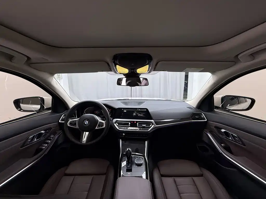 BMW 3 Series 2019 — фото 13