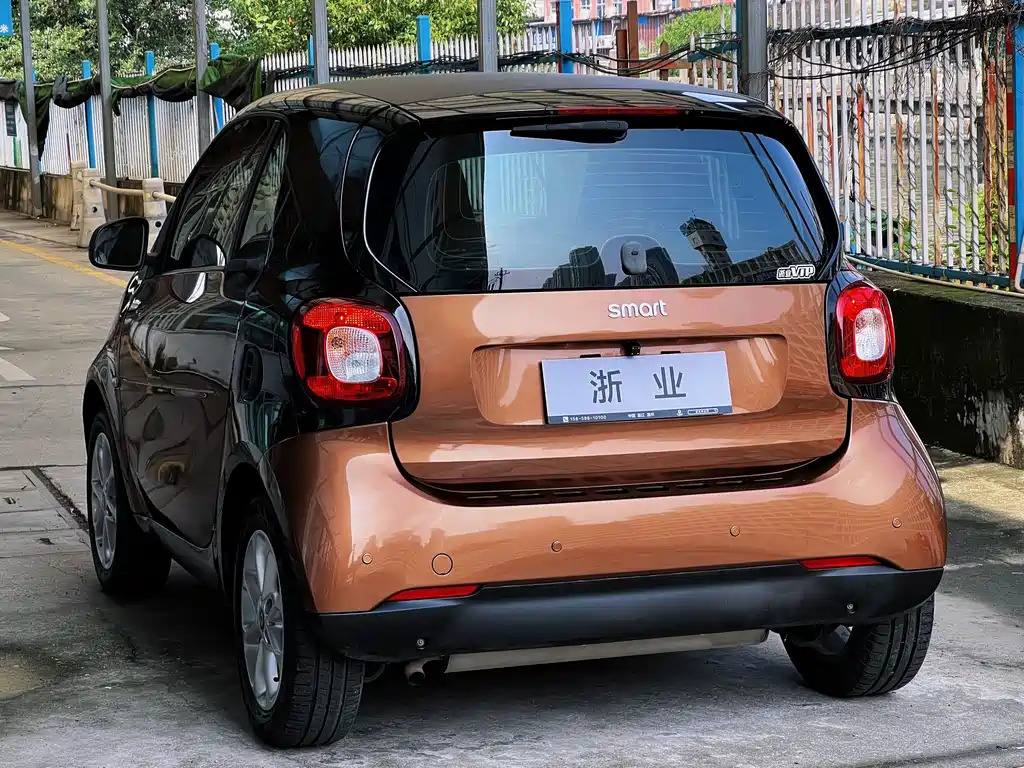 smart Fortwo 2016 — фото 12