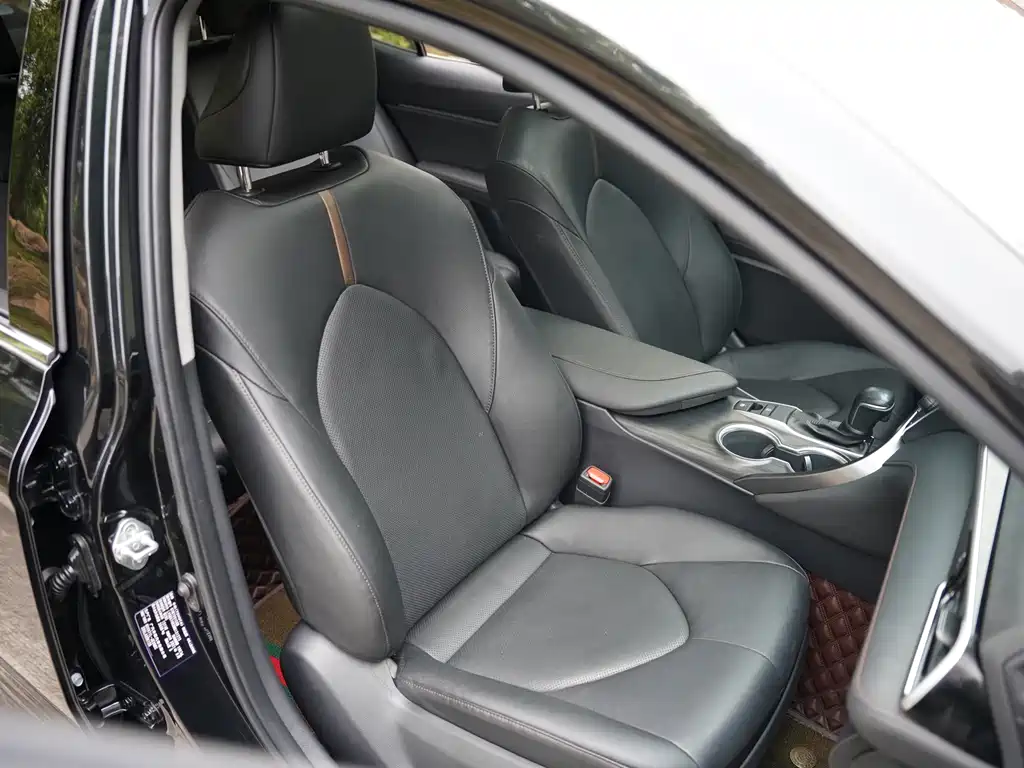Toyota Camry 2021 — фото 19