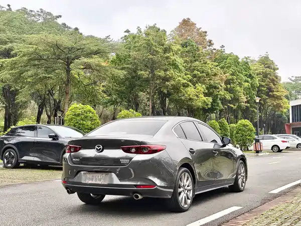 Mazda 3 Axela 2022