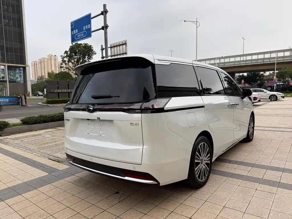 GAC Motor E8 PHEV 2025 — фото 13