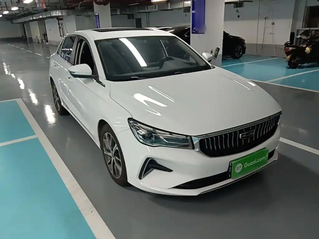 Geely Emgrand 2022