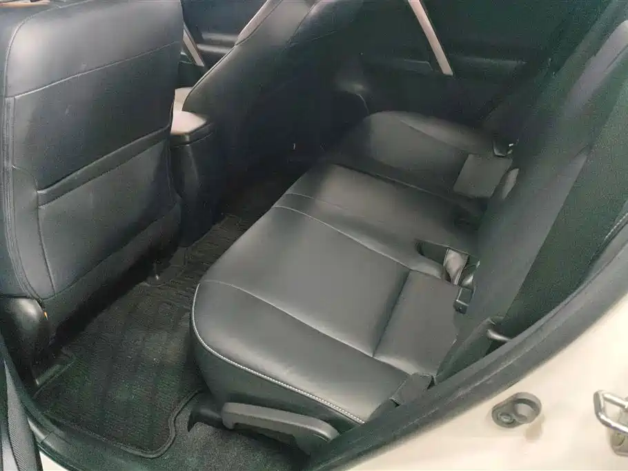 Toyota RAV4 2019 — фото 11