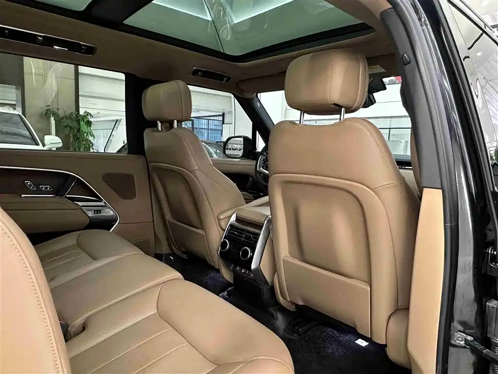 Land Rover Range Rover 2024 — фото 17