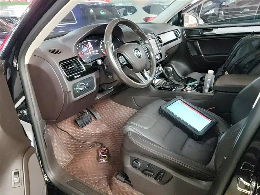 Volkswagen Touareg 2018 — фото 16