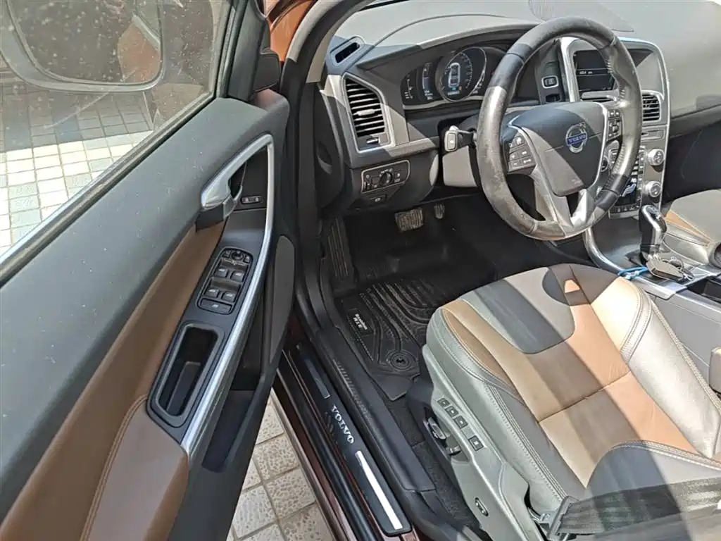 Volvo XC60 2015 — фото 16