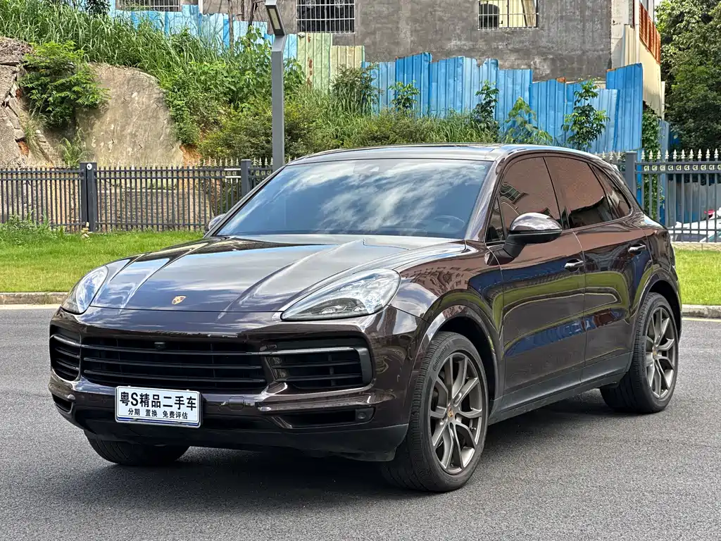 Porsche Cayenne 2022 — фото 1