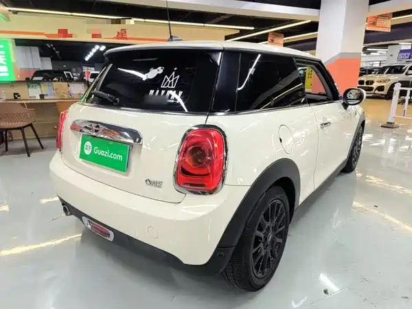 MINI MINI 2020