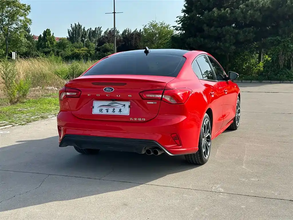 Ford Focus 2018 — фото 6