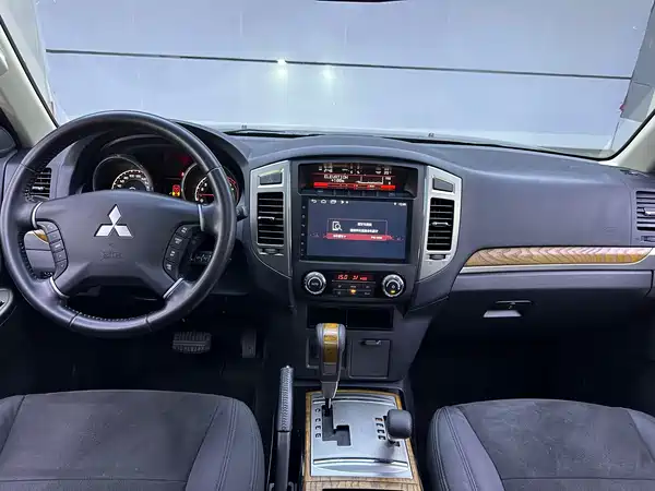 Mitsubishi Pajero 2019