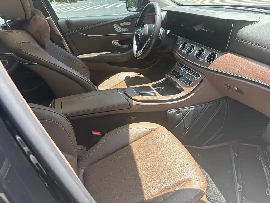 Mercedes-Benz E-Class 2023 — фото 17